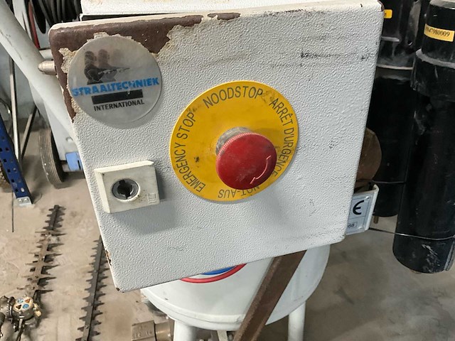 Industriële straalketel / mobiele zandstraalinstallatie – 50 liter - afbeelding 4 van  9