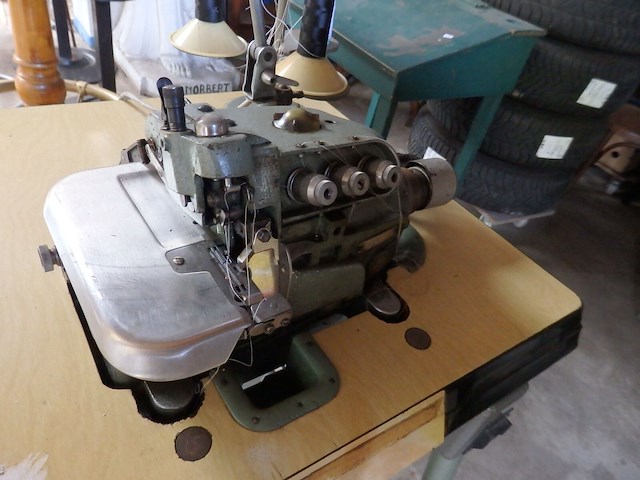 Industriele surjeteuse pro rimoldi milano ok - afbeelding 1 van  4