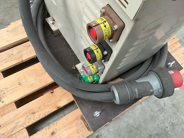 Industriële transformator / stroomverdeler - afbeelding 3 van  3