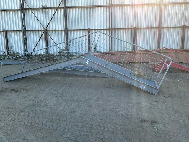 Industriële trap (2x) - afbeelding 1 van  9