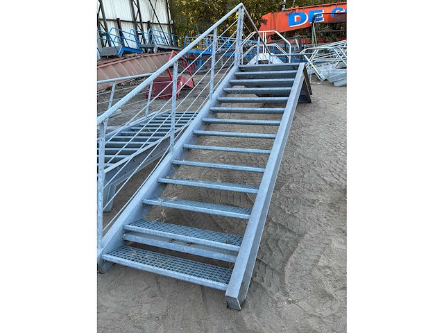Industriële trap (2x) - afbeelding 3 van  9