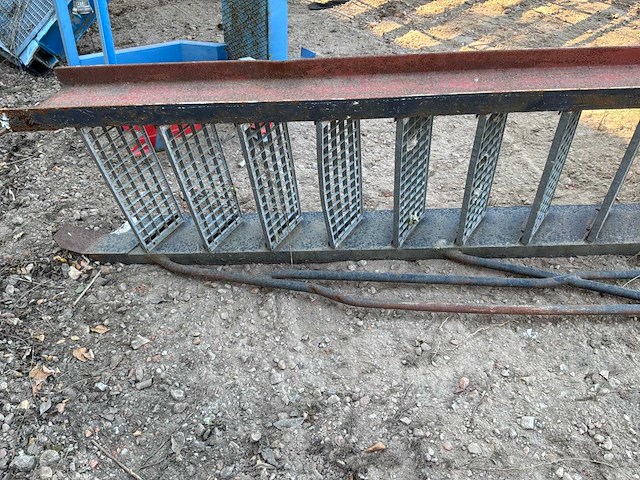 Industriële trap met 2x bordes - afbeelding 2 van  6