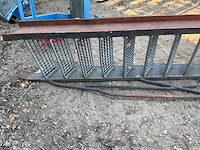Industriële trap met 2x bordes - afbeelding 2 van  6