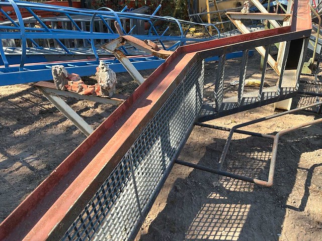 Industriële trap met 2x bordes - afbeelding 4 van  6