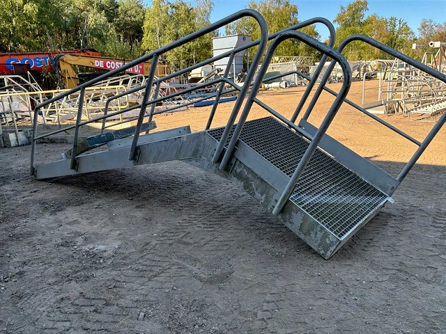 Industriële trap uit inox - afbeelding 5 van  7