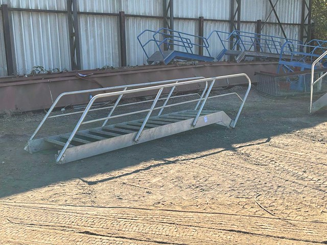 Industriële trap uit inox - afbeelding 2 van  3