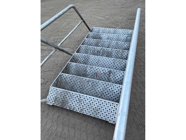 Industriële trap uit inox - afbeelding 3 van  4