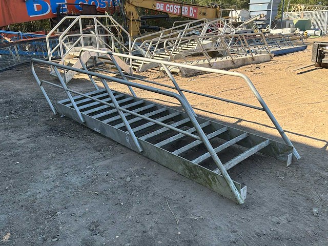 Industriële trap uit inox - afbeelding 3 van  4