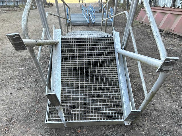Industriële trap uit inox - afbeelding 5 van  7