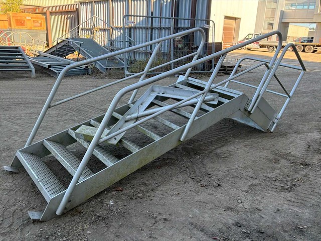 Industriële trap uit inox - afbeelding 3 van  5
