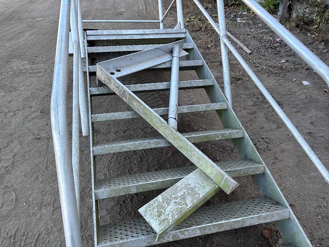 Industriële trap uit inox - afbeelding 5 van  5