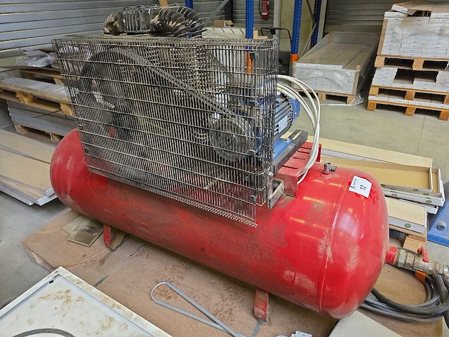 Industriële tweetraps zuigercompressor shamal - afbeelding 2 van  7