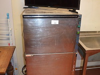 Industriele vaatwasmachine univer bar
