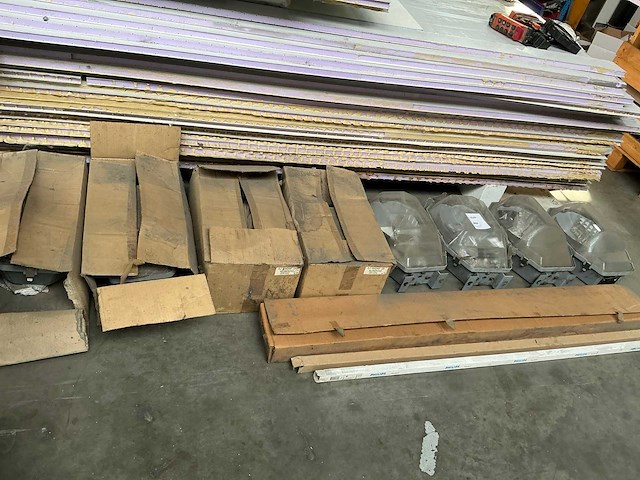 Industriële verlichtingsarmaturen (8x) - afbeelding 1 van  4