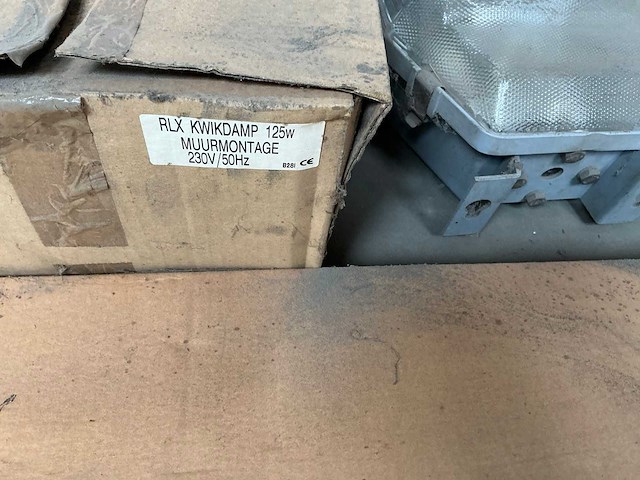 Industriële verlichtingsarmaturen (8x) - afbeelding 1 van  1