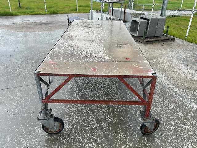 Industriële verrijdbare werktafel - afbeelding 1 van  2