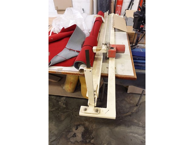 Industriële verticale textielsnijmachine maimin + lange afroltafel - afbeelding 5 van  9