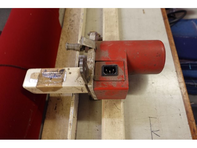 Industriële verticale textielsnijmachine maimin + lange afroltafel - afbeelding 6 van  9