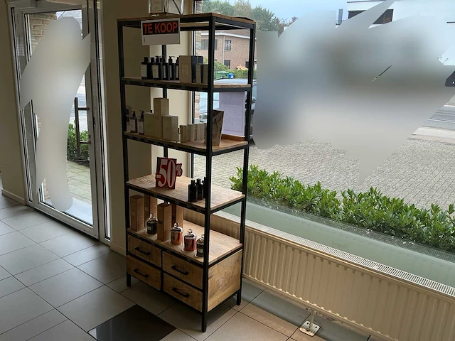 Industriële vitrinekast met houten legplanken en 4 lades – 193 x 80 cm - afbeelding 3 van  3