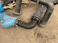 Industriële waterpomp met leidingwerk - afbeelding 2 van  11