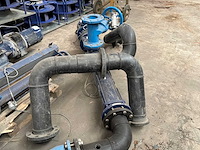 Industriële waterpomp met leidingwerk - afbeelding 4 van  11