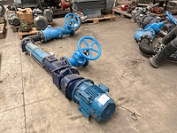 Industriële waterpomp met leidingwerk