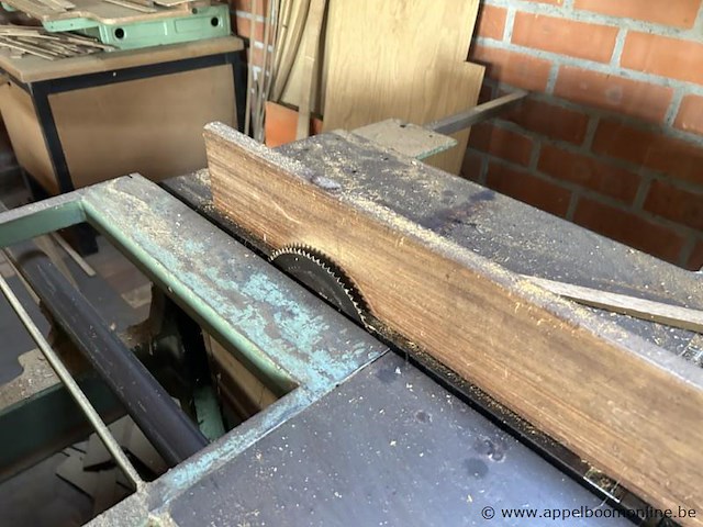 Industriële zaagmachine danckaert, uitgerust met een schuiftafel en een zaagblad - afbeelding 3 van  3