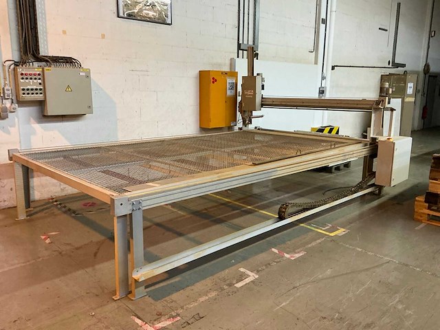 Indutech afblaastafel voor verpakkingsmateriaal - afbeelding 1 van  22