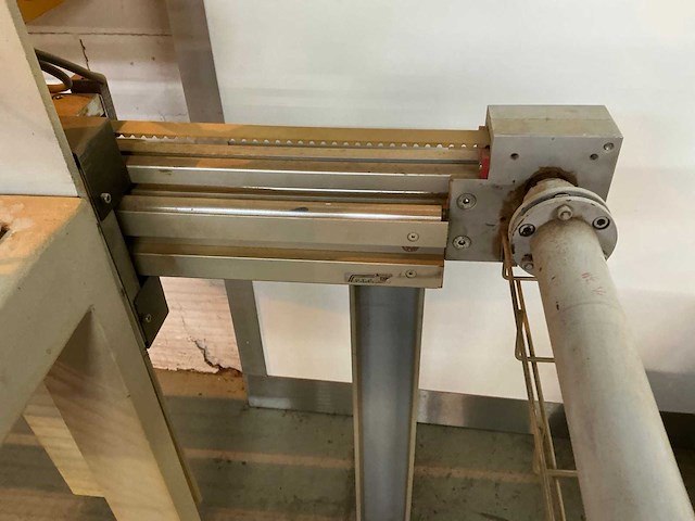 Indutech afblaastafel voor verpakkingsmateriaal - afbeelding 11 van  22