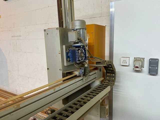 Indutech afblaastafel voor verpakkingsmateriaal - afbeelding 20 van  22