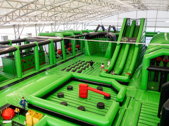 Inflatable park hindernisbaan & springkussen - afbeelding 1 van  6