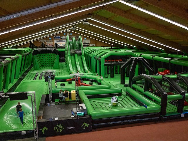 Inflatable park hindernisbaan & springkussen - afbeelding 2 van  6