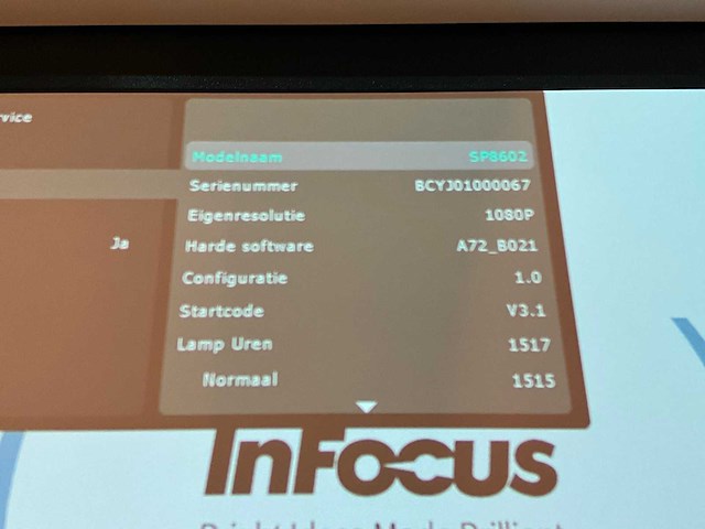 Infocus sp8602 beamer, lift en projectiescherm - afbeelding 5 van  13