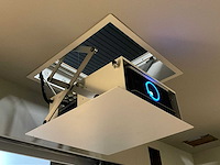 Infocus sp8602 beamer, lift en projectiescherm
