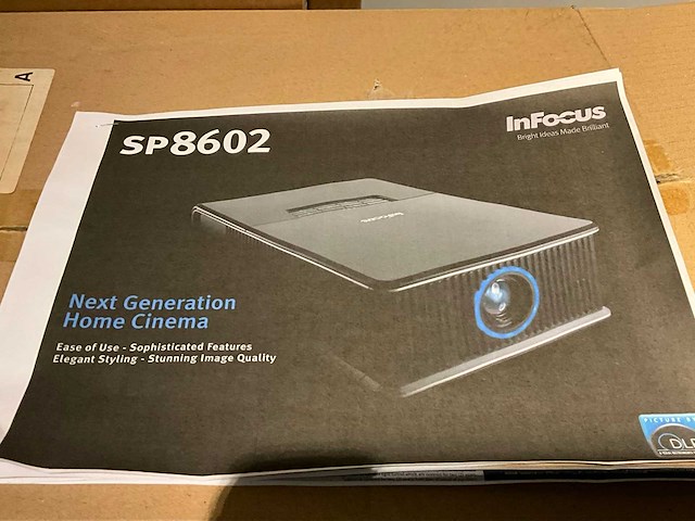 Infocus sp8602 beamer, lift en projectiescherm - afbeelding 7 van  13