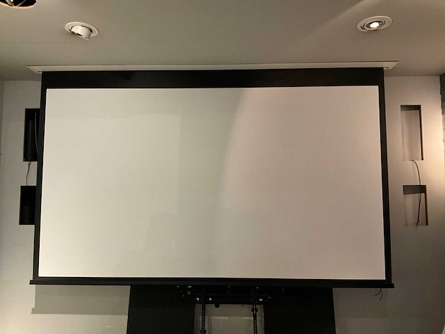 Infocus sp8602 beamer, lift en projectiescherm - afbeelding 11 van  13