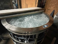 Ingebouwde jacuzzi / spa / professionele jacuzzi van geborsteld roestvrij staal – 6 zitplaatsen – verwarmd – massagejets