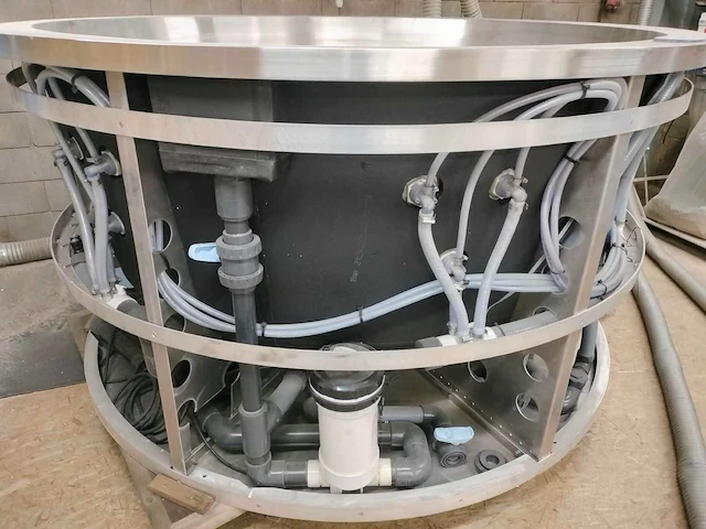 Ingebouwde jacuzzi / spa / professionele jacuzzi van geborsteld roestvrij staal – 6 zitplaatsen – verwarmd – massagejets - afbeelding 7 van  12