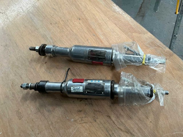 Ingersoll-rand - pneumatic impact wrenches (2x) , hydraulic jack , bendingtool - afbeelding 1 van  5