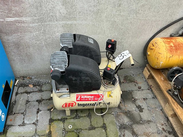 Ingersoll rand luchtcompressor (2x) - afbeelding 1 van  6