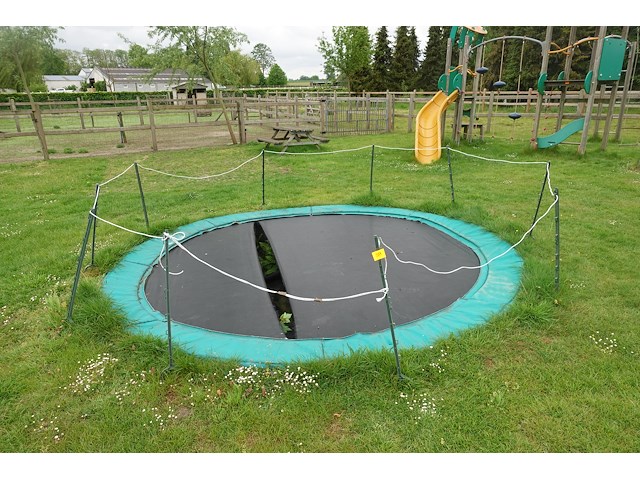 Inground trampoline - afbeelding 1 van  3