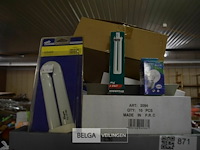 Inhoud 2 bakken partij div modellen lampen - afbeelding 1 van  4