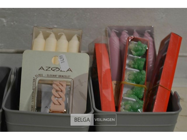 Inhoud 3 bakjes (kaarsen, boeddha beeldjes en horloges) - afbeelding 3 van  3