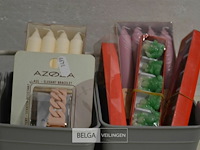 Inhoud 3 bakjes ( kaarsen , boedha beeldjes en horloges) - afbeelding 3 van  3