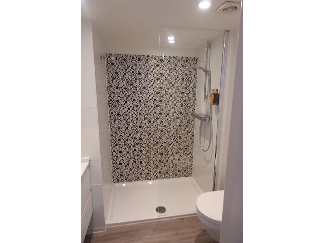 Inhoud badkamer - afbeelding 1 van  4