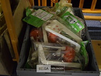 Inhoud bak div gazonsproeiers - afbeelding 1 van  3