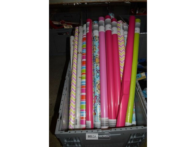 Inhoud bak div. inpakpapier - afbeelding 1 van  2