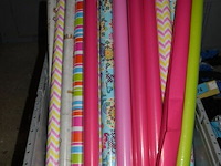 Inhoud bak div. inpakpapier - afbeelding 1 van  2