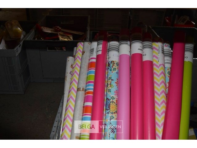 Inhoud bak div. inpakpapier - afbeelding 2 van  2