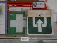 Inhoud bak div retro plaatjes en stickers - afbeelding 2 van  11